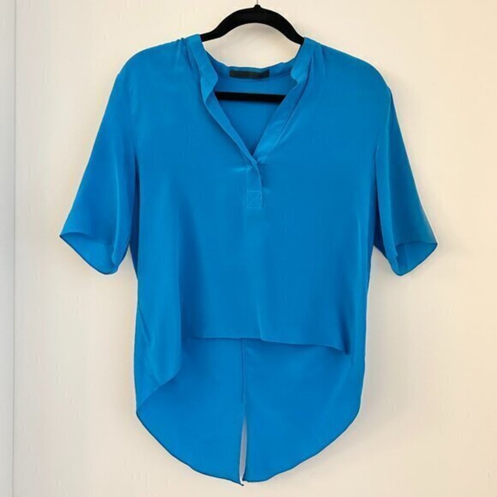 Jenni Kayne 100% Silk Hi-Lo Crossover V-Neck Short Sleeve Top in Blue Size M